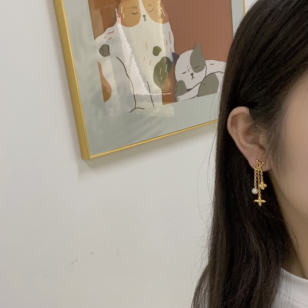 Louis Vuitton Gold Bee and Pearl Dangle Earrings Louis Vuitton Gold Bee and Pearl Dangle Earrings